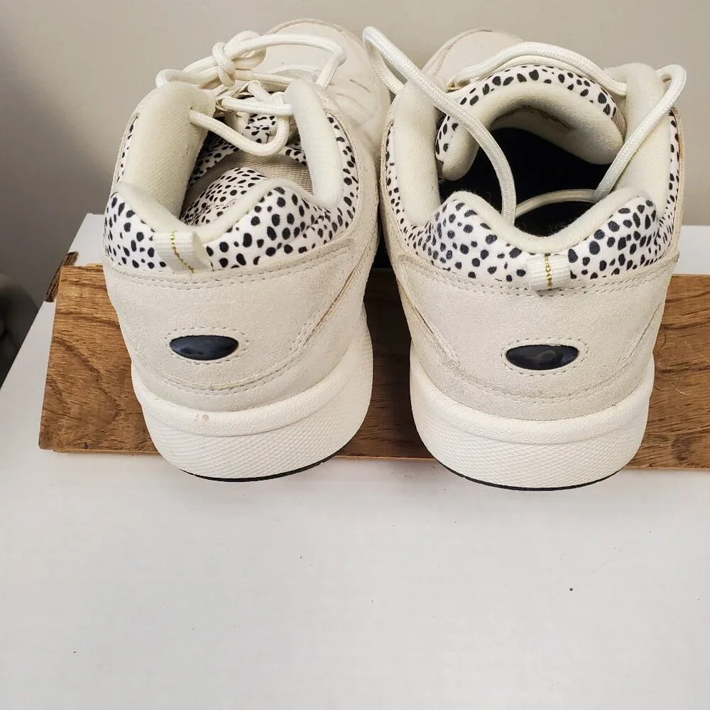 Easy Spirit Romy Walking Shoes Ivory Suede Leopard Print. Women's Size 8WW.